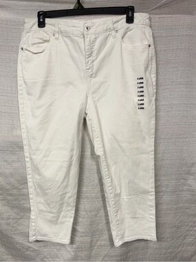Style & Co. White Curvy Capri Jeans